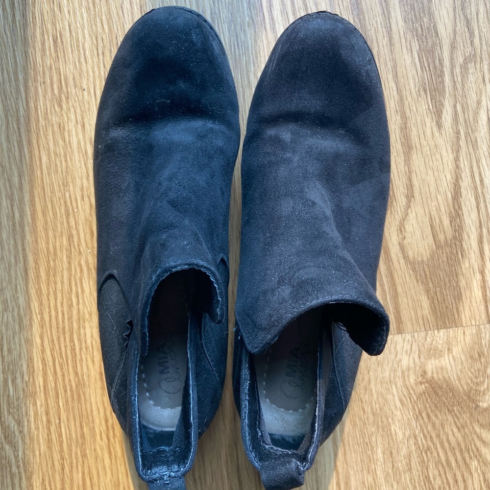 Women’s Black Suede Shoes